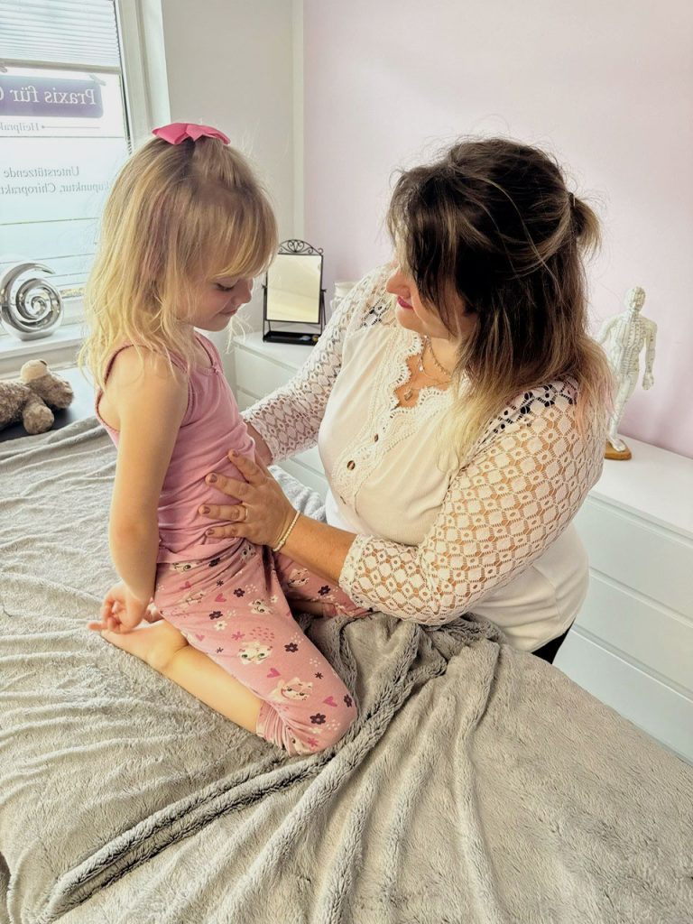 Osteopathie für Babys/ Kinder Grundlagen Chiropraktik 2 768x1024 - Osteopathie für Babys/ Kinder